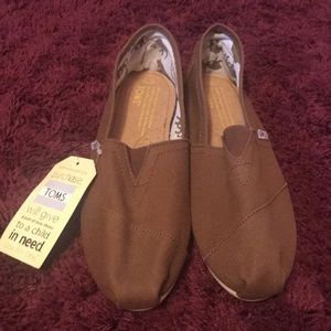Toms